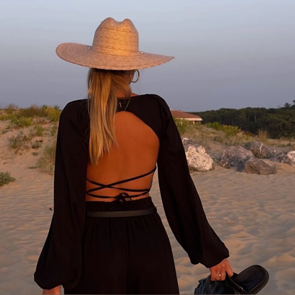 Chic Black Backless Top